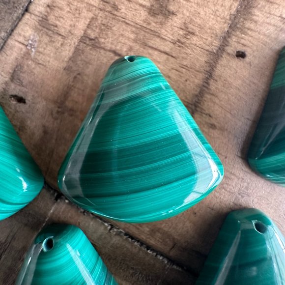 Natural Malachite Fan Shaped Pendants - Perfect for jewelry making or wire wrapp - Picture 3 of 8